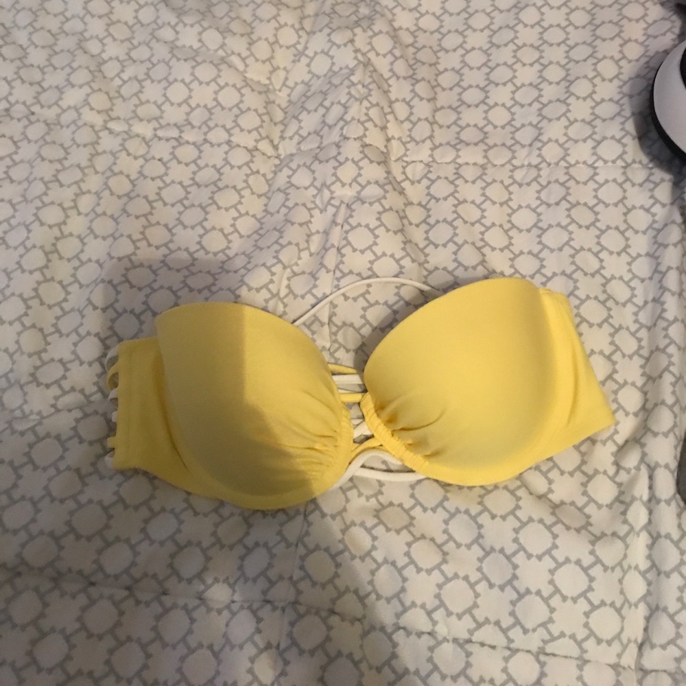 Yellow strapless bikini